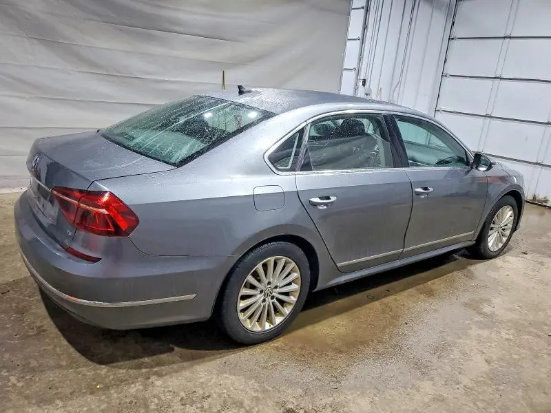 2017 VOLKSWAGEN PASSAT SE  