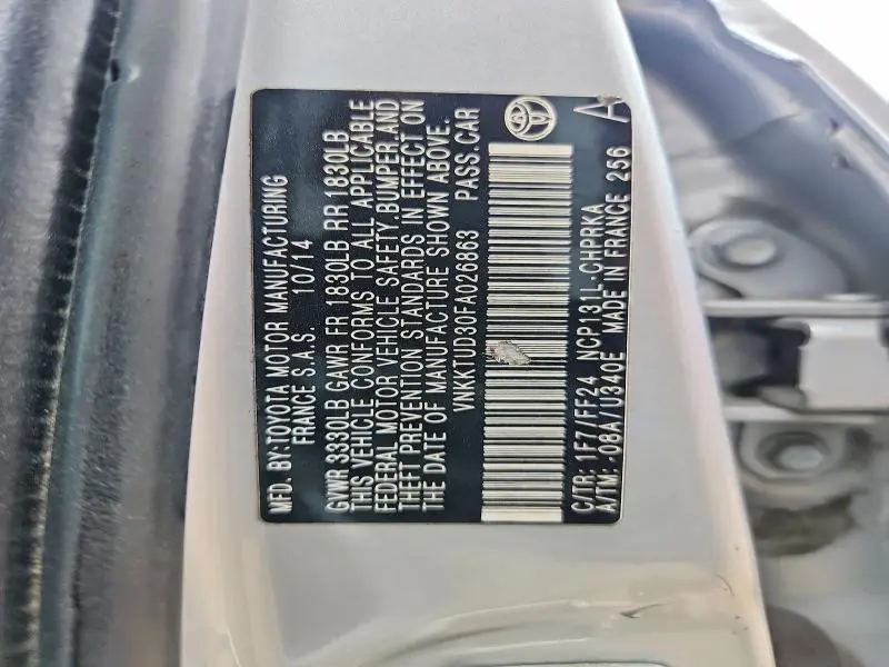 2015 TOYOTA YARIS 5-DOOR SE  