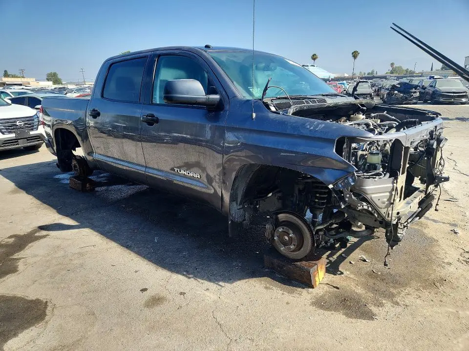 2017 TOYOTA TUNDRA CREWMAX SR5  
