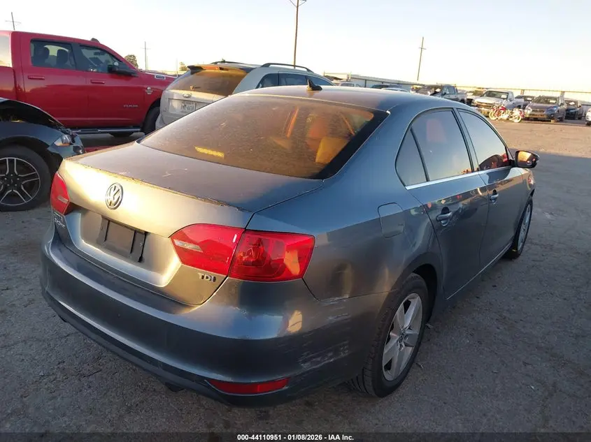 2013 VOLKSWAGEN JETTA 2.0L TDI
