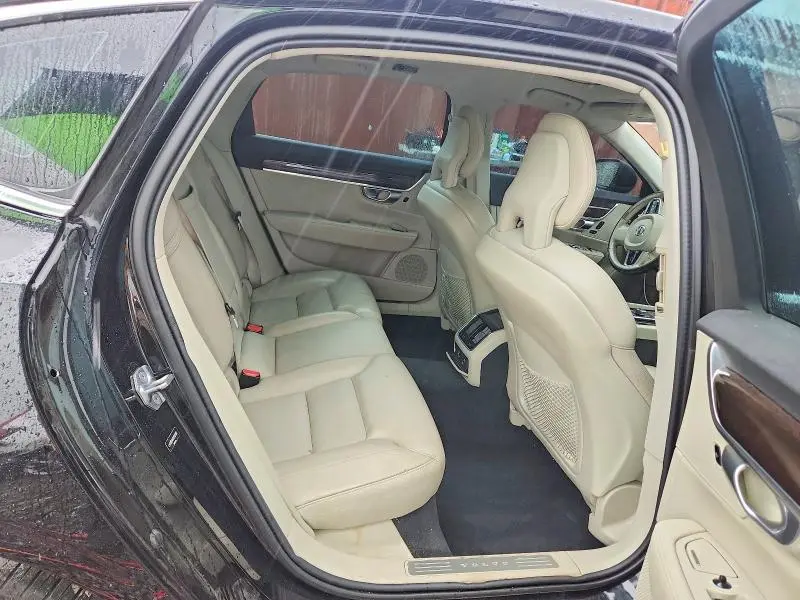 2018 VOLVO S90 T5 MOMENTUM  