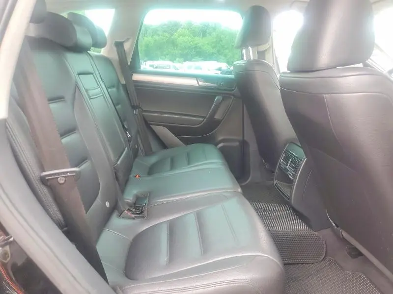 2011 VOLKSWAGEN TOUAREG V6  