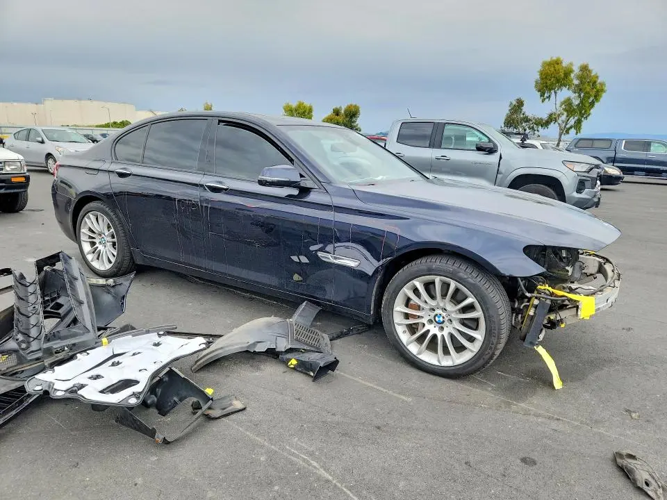 2015 BMW 750 XI  