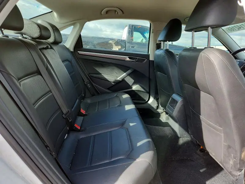2018 VOLKSWAGEN PASSAT S/R-LINE  