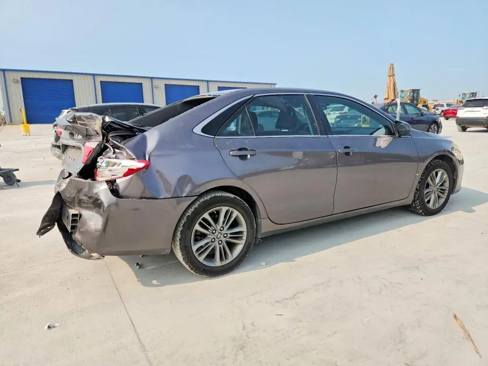 2015 TOYOTA CAMRY SE  