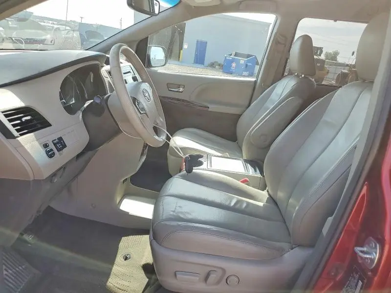 2013 TOYOTA SIENNA XLE 8-PASSENGER  