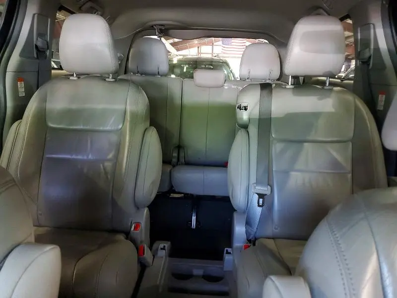 2017 TOYOTA SIENNA XLE 8-PASSENGER  