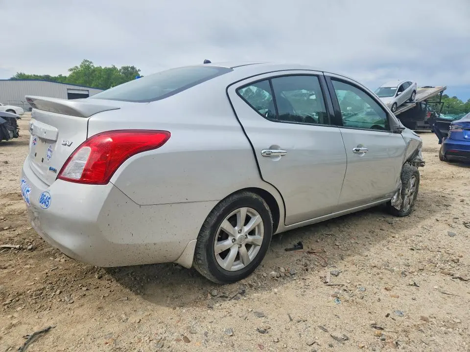 2014 NISSAN VERSA 1.6 SV  