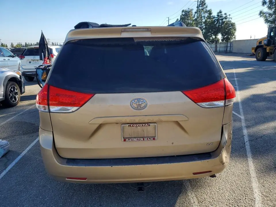 2012 TOYOTA SIENNA LE 8-PASSENGER  