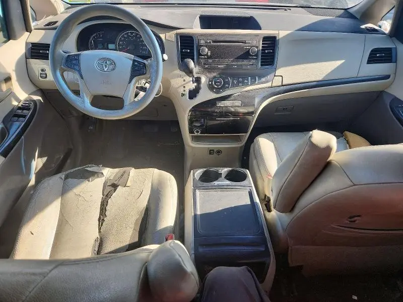 2013 TOYOTA SIENNA LE  