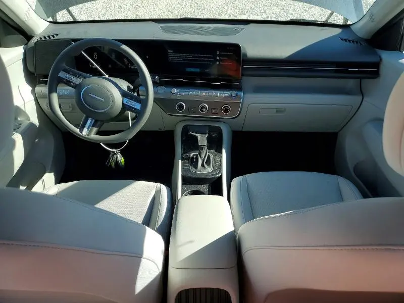 2024 HYUNDAI KONA SE  