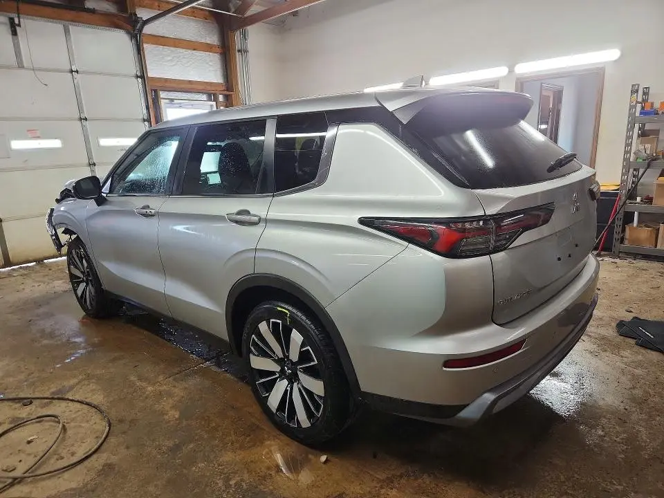 2025 MITSUBISHI OUTLANDER SE  