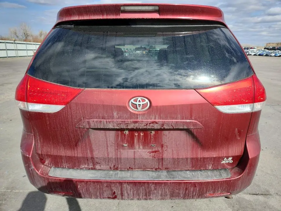 2011 TOYOTA SIENNA LE  