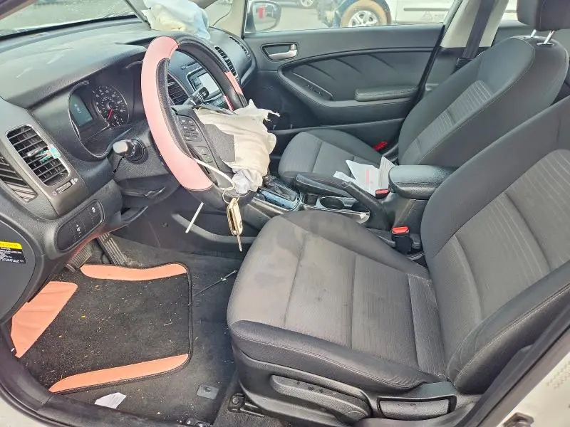 2017 KIA FORTE LX  