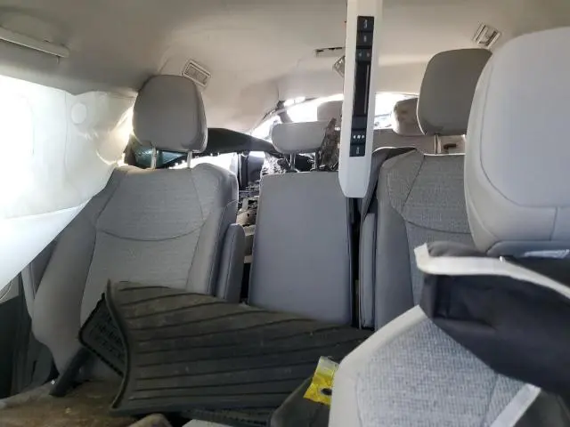 2021 TOYOTA SIENNA LE  