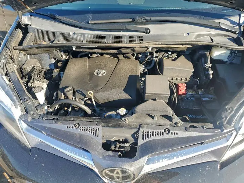 2020 TOYOTA SIENNA XLE  