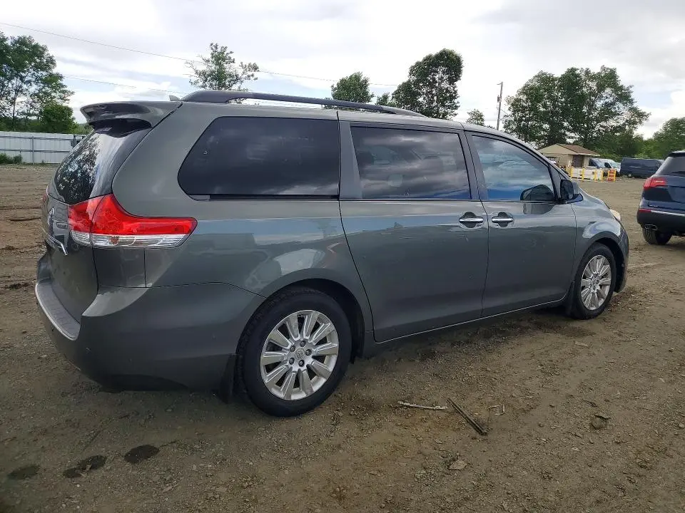 2011 TOYOTA SIENNA LIMITED 7-PASSENGER  