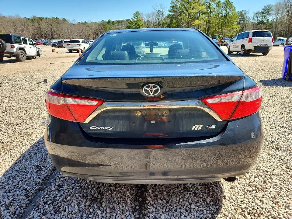 2016 TOYOTA CAMRY SE  