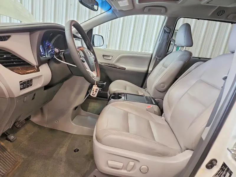 2015 TOYOTA SIENNA XLE PREMIUM 8-PASSENGER  
