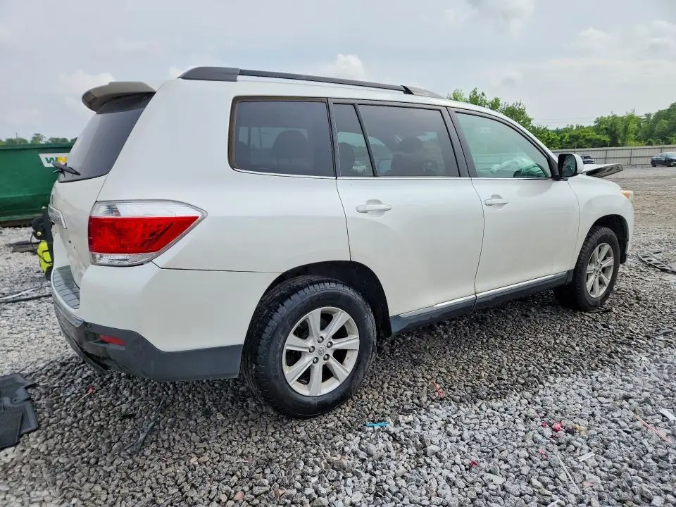 2011 TOYOTA HIGHLANDER SE  