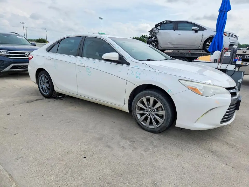 2017 TOYOTA CAMRY XLE  