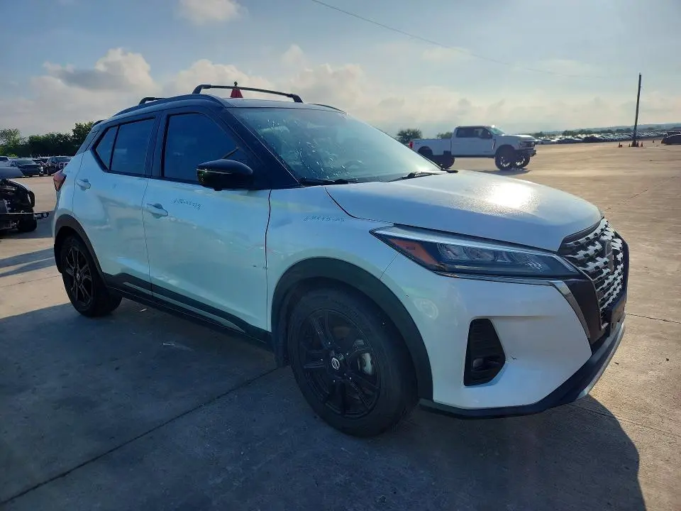 2021 NISSAN KICKS SR  