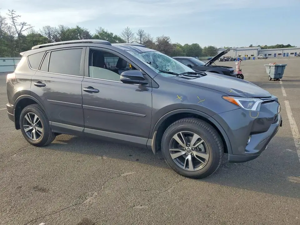 2018 TOYOTA RAV4 XLE  