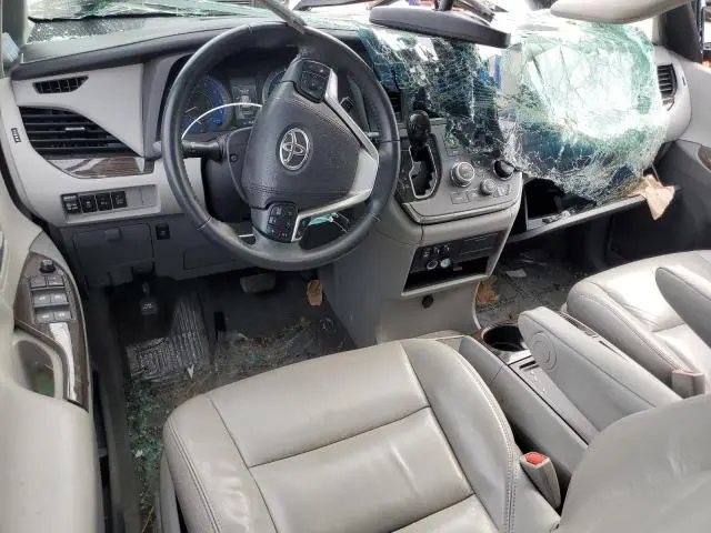 2016 TOYOTA SIENNA XLE  