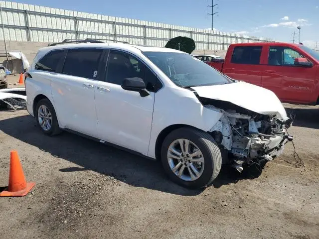 2022 TOYOTA SIENNA XSE  