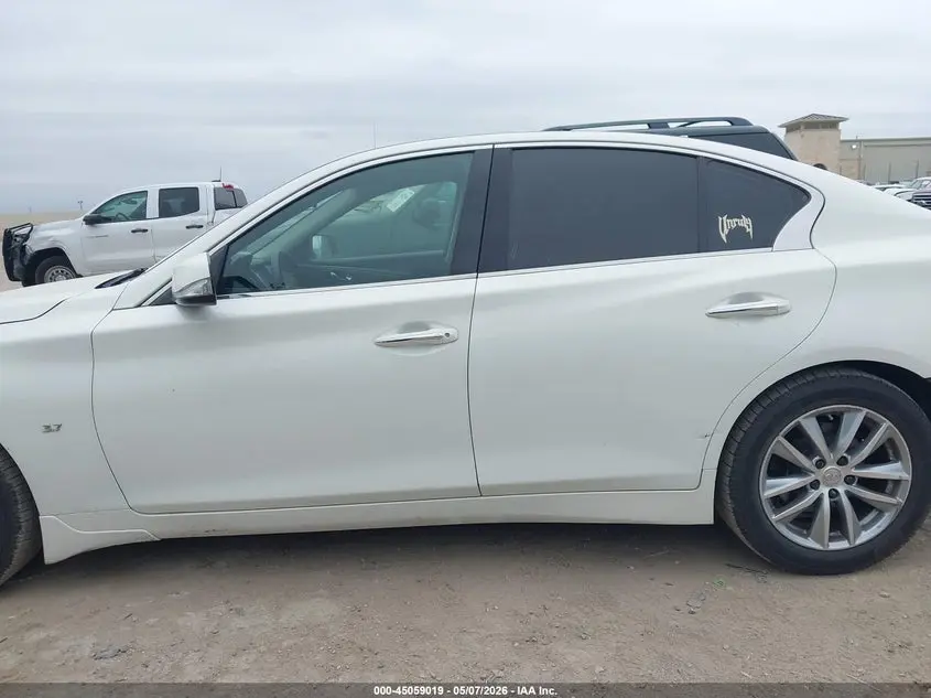 2015 INFINITI Q50  