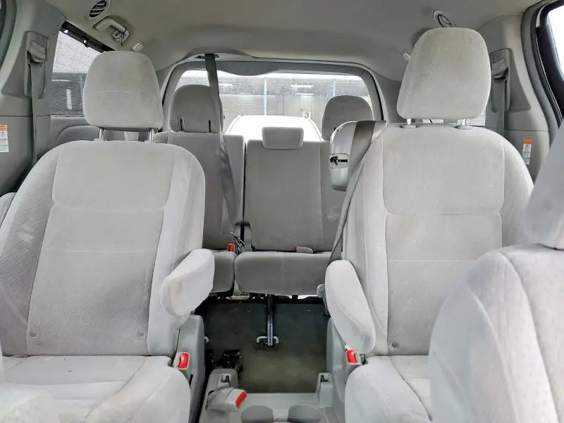 2015 TOYOTA SIENNA LE  
