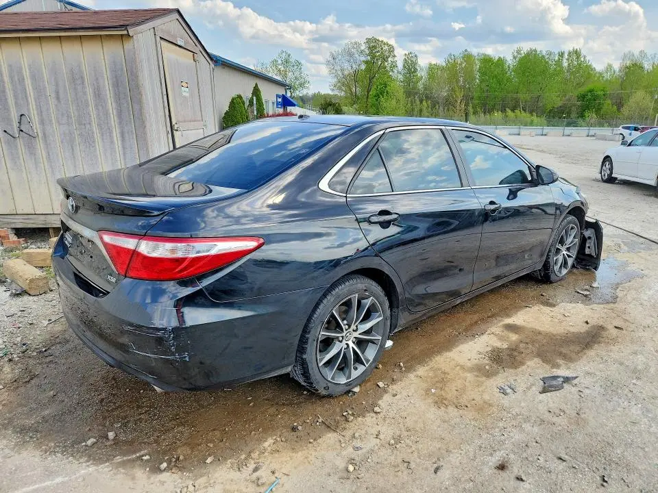 2015 TOYOTA CAMRY XSE V6  