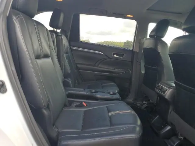 2018 TOYOTA HIGHLANDER SE  