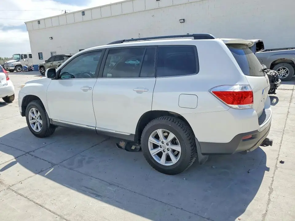 2013 TOYOTA HIGHLANDER SE  