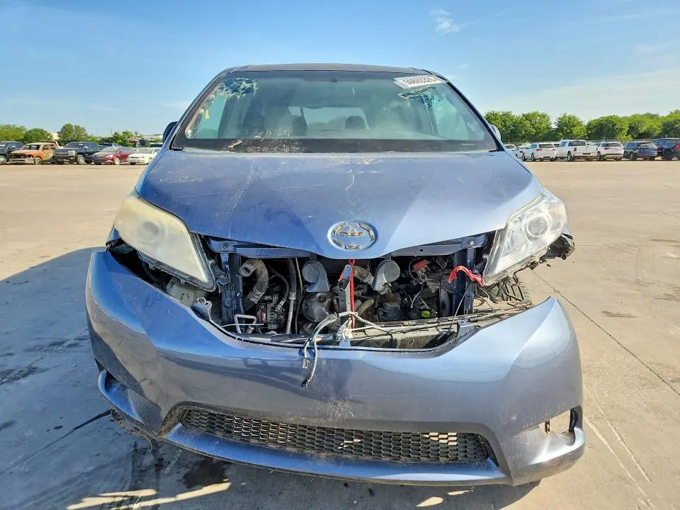 2017 TOYOTA SIENNA XLE 8-PASSENGER  