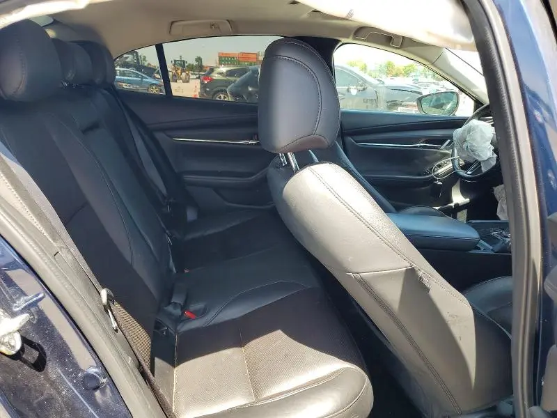2023 MAZDA 3 PREMIUM  