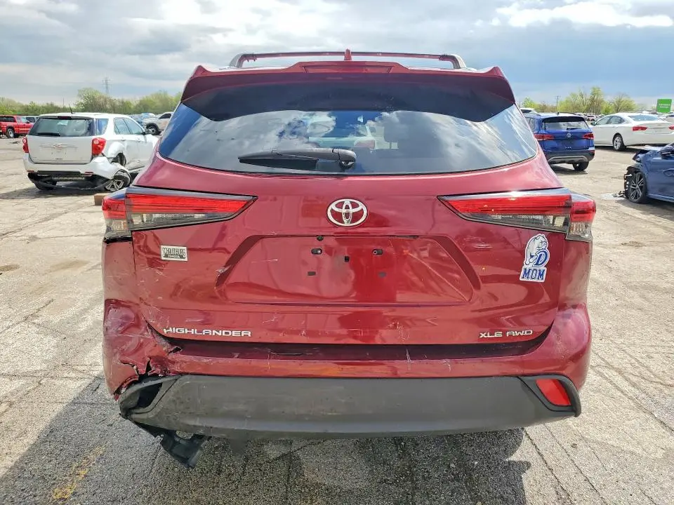 2021 TOYOTA HIGHLANDER XLE  