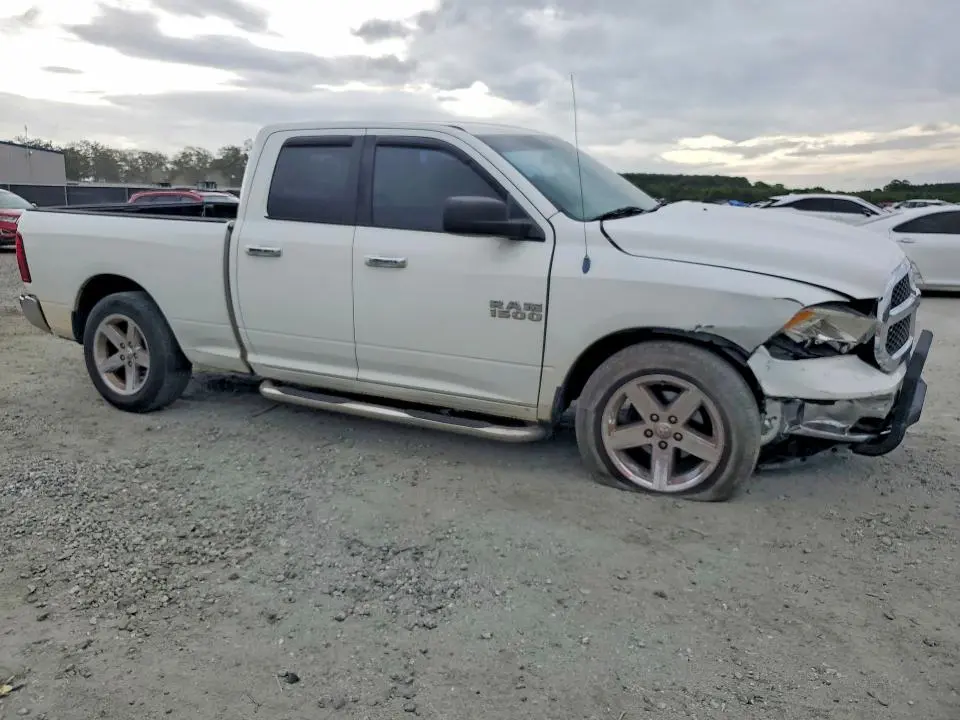 2013 RAM 1500 SLT  