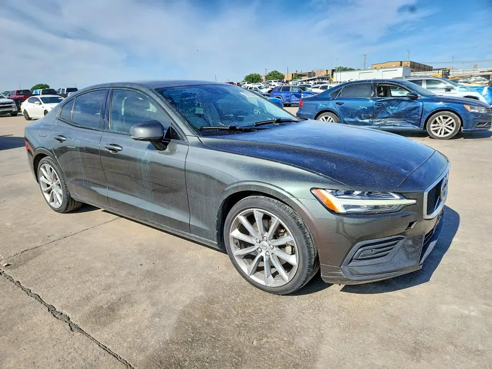 2020 VOLVO S60 T5 MOMENTUM  