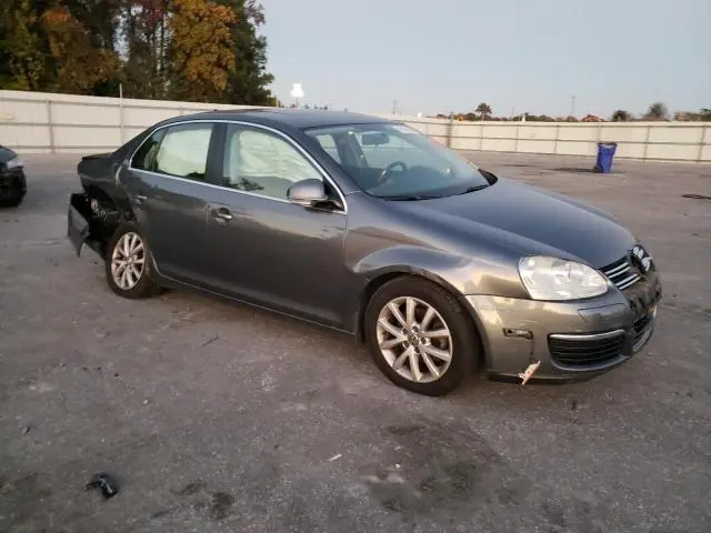 2010 VOLKSWAGEN JETTA SE  