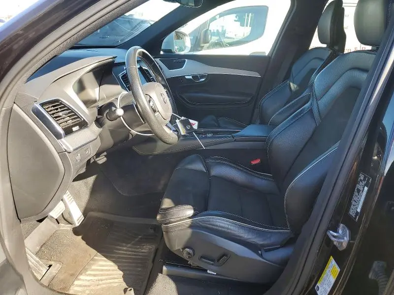 2017 VOLVO XC90 T6  