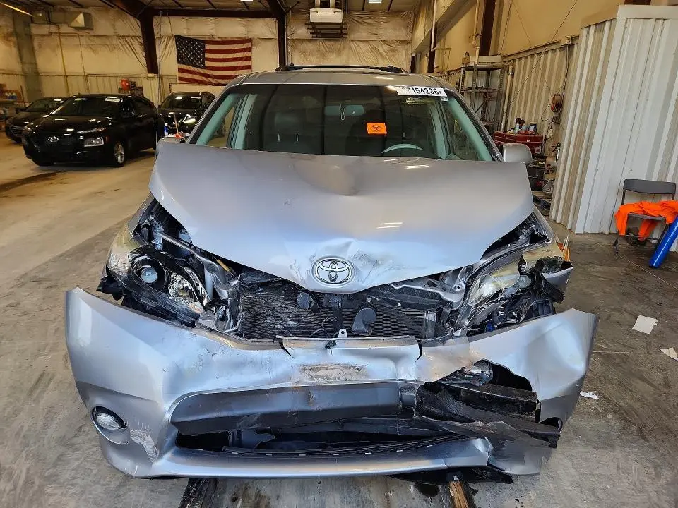 2013 TOYOTA SIENNA SPORT  