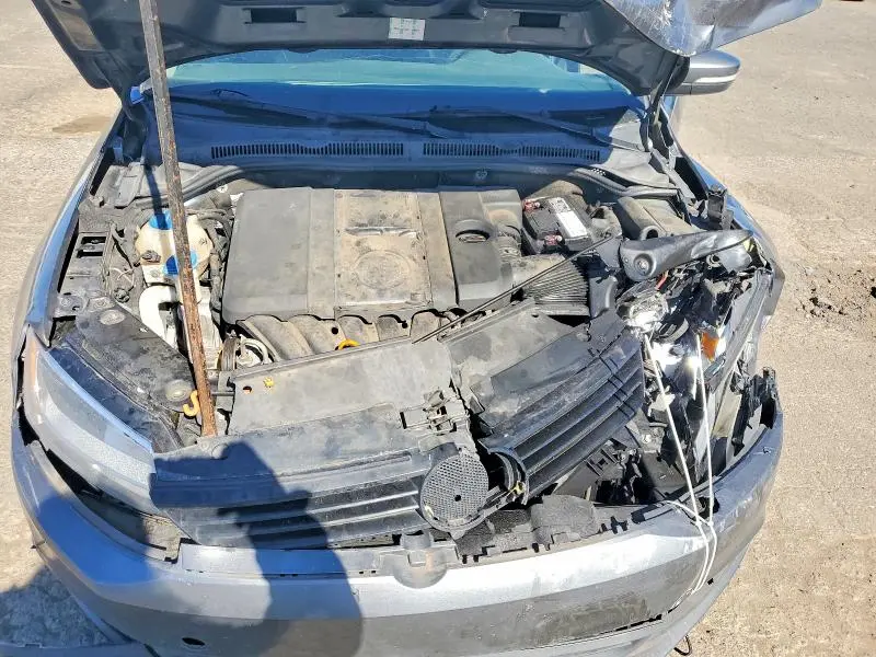 2011 VOLKSWAGEN JETTA SE  