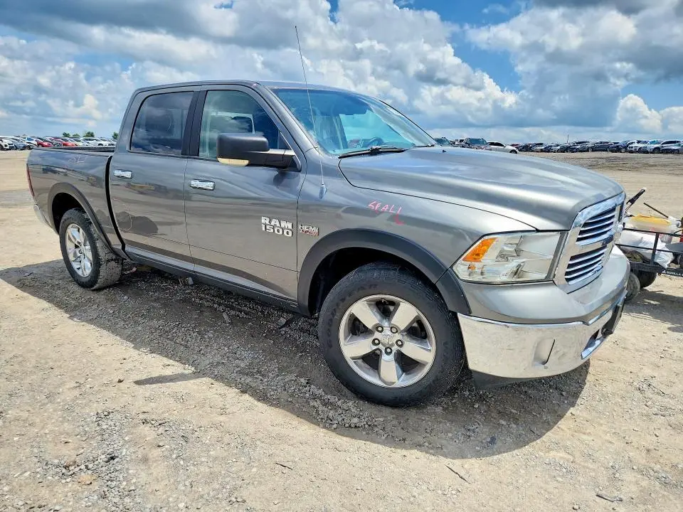2013 RAM 1500 SLT  