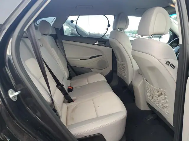 2018 HYUNDAI TUCSON SE  