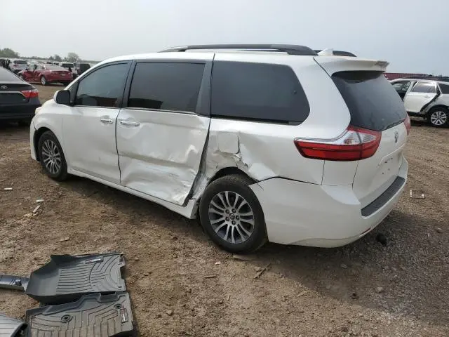 2018 TOYOTA SIENNA XLE  
