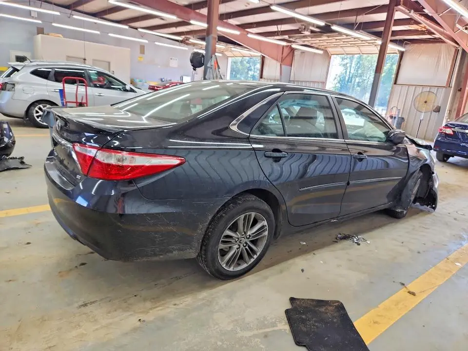 2015 TOYOTA CAMRY SE  