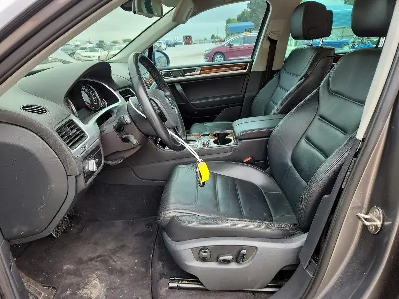 2011 VOLKSWAGEN TOUAREG   