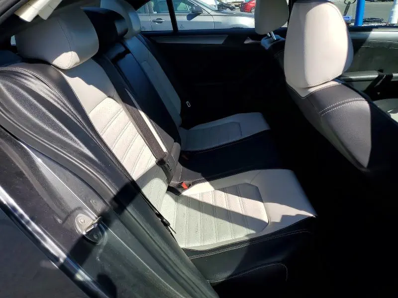 2016 VOLKSWAGEN JETTA SPORT  