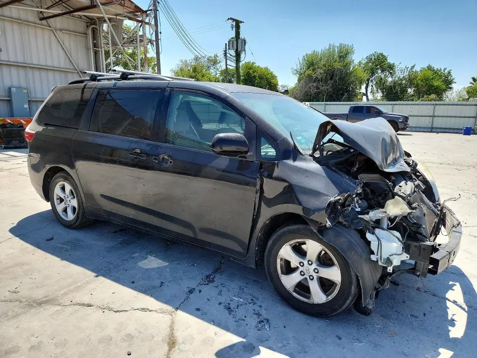 2015 TOYOTA SIENNA LE  